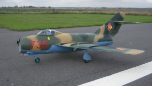 MiG 15 seitlich (800x451).jpg