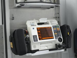 Biphasischer_Defibrillator.jpg