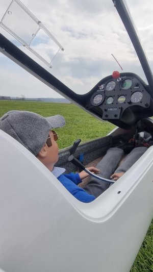 FW ASW17 GPS Pilot und Cockpit Ansicht Andreas Blase.jpg