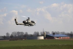 Bell AH-1 SuperCpbra 076.jpg