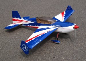 Extra-300-60-V2-Blau-Rot-Weiss-SH-Farben.JPG
