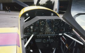 XX_Extra-EA-300L-Cockpit.jpg